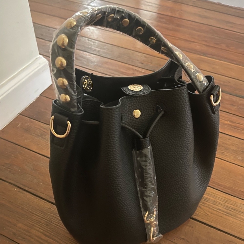 Black bucket bag with crossbody strap option